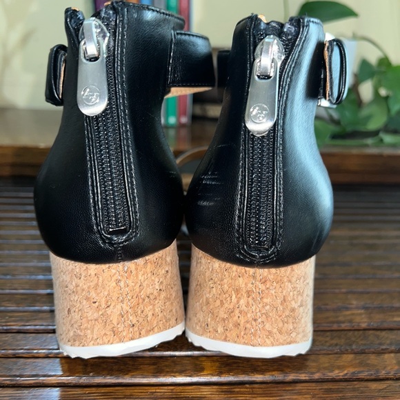 Adrienne Vittadini Black Strappy Sandals 8.5 - Picture 6 of 6